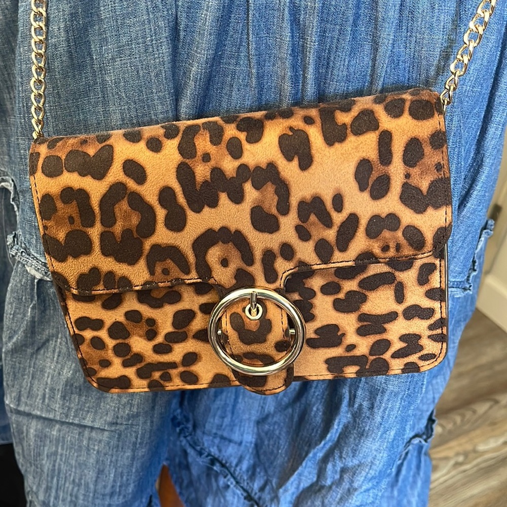 New York and Company Cheetah Crossbody